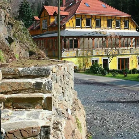 Rotschoenberg Im Tal Der Freiberger Mulde