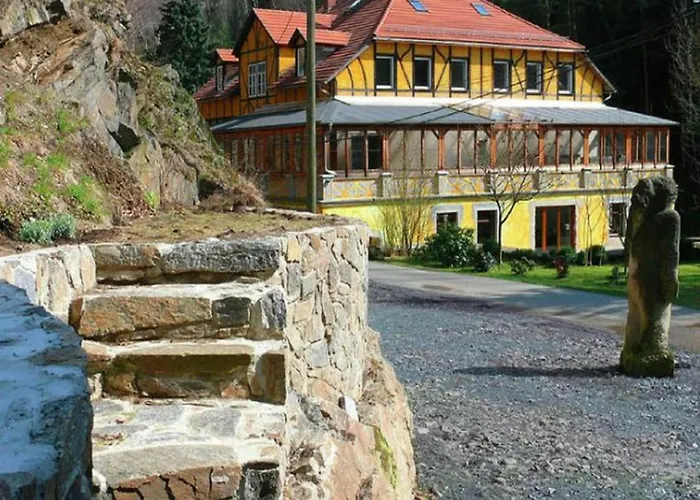 Rotschoenberg Im Tal Der Freiberger Mulde
